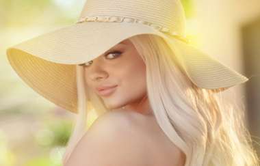 Elsa Jean - Summer Breeze In The Nude
