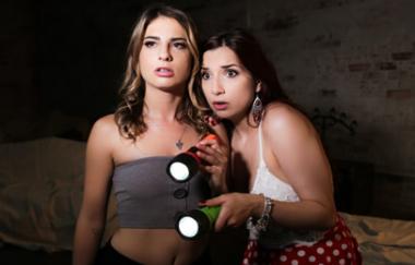 Kristen Scott, April Snow - Thrill Her