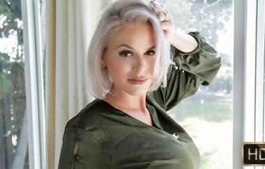 Casca Akashova, Dixie Lynn - Pleasuring A Boss Bitch - Dyked