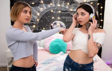 Kristen Scott, Luna Daniels - Finding Your Rhythm - Webyoung