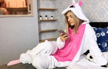 Eva Elfie - Dont Let Mom See Us