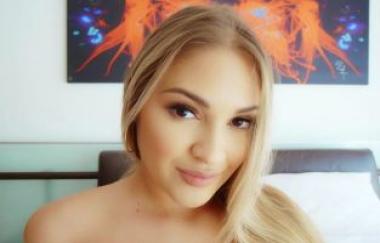 Gizelle Blanco - Gizelle Blanco Has Seductive Long Legs And A Fiery Sex Spirit