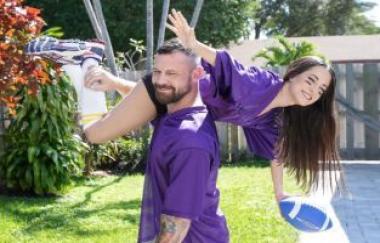 Freya Von Doom - Freyas Halftime Blow Exxxtrasmall