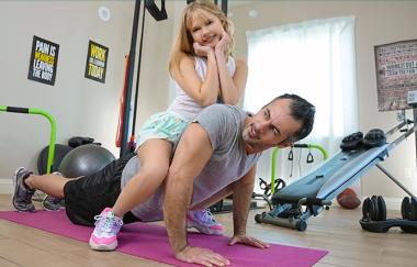 Coco Lovelock - Lifting Coco