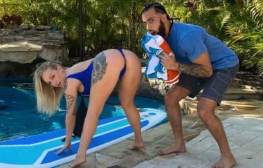 Elana Bunnz, James Angel - Paddlin That Milf