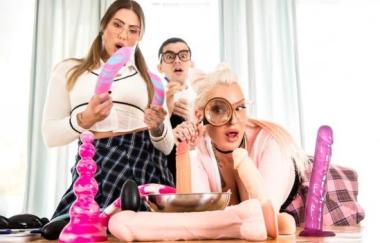 Mia Blow, Alexxa Vice, Jordi El Nino Polla - Anal Obsessed Nerds