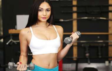 Ariana Marie - Ariana Marie Gets Her Pussy Worked Out At The Gym 